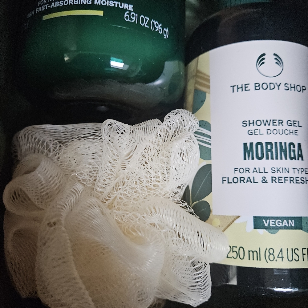 NEW gift Set, The Body Shop Moringa Shower Gel , Moringa Body Yogurt , Body Pouf - Picture 4 of 6